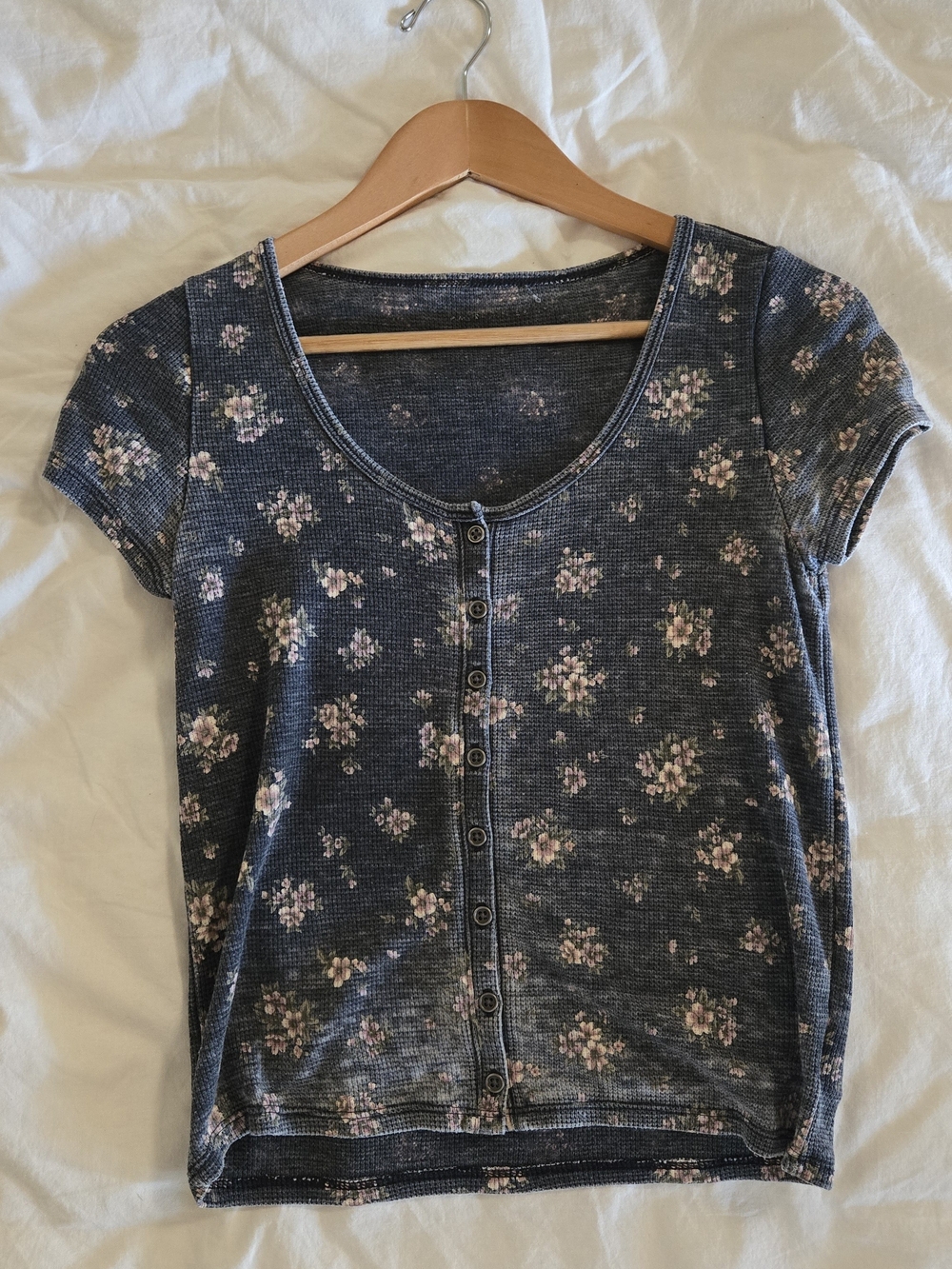 American Eagle Floral Button-Front Scoop Neck Top - Gray